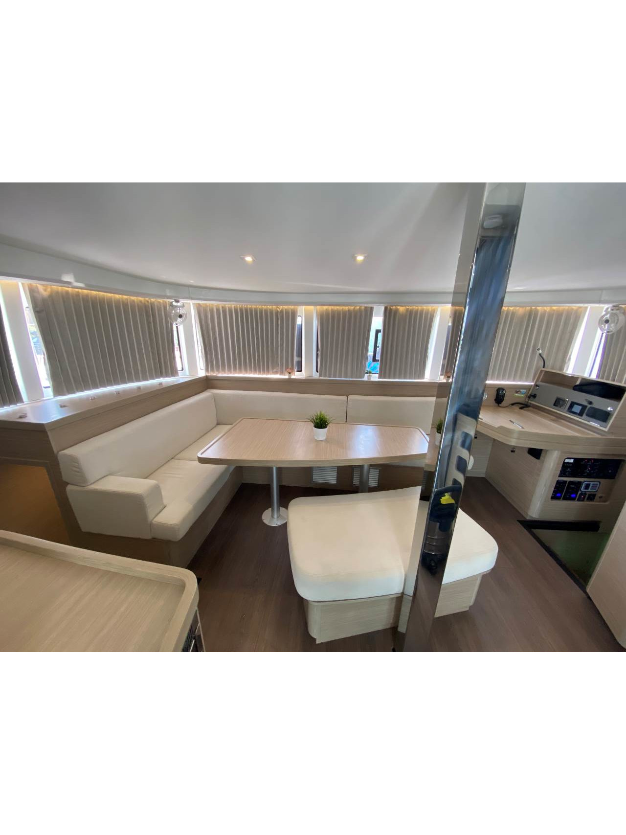 Lagoon 42 - 4 + 2 cab. — photo 19