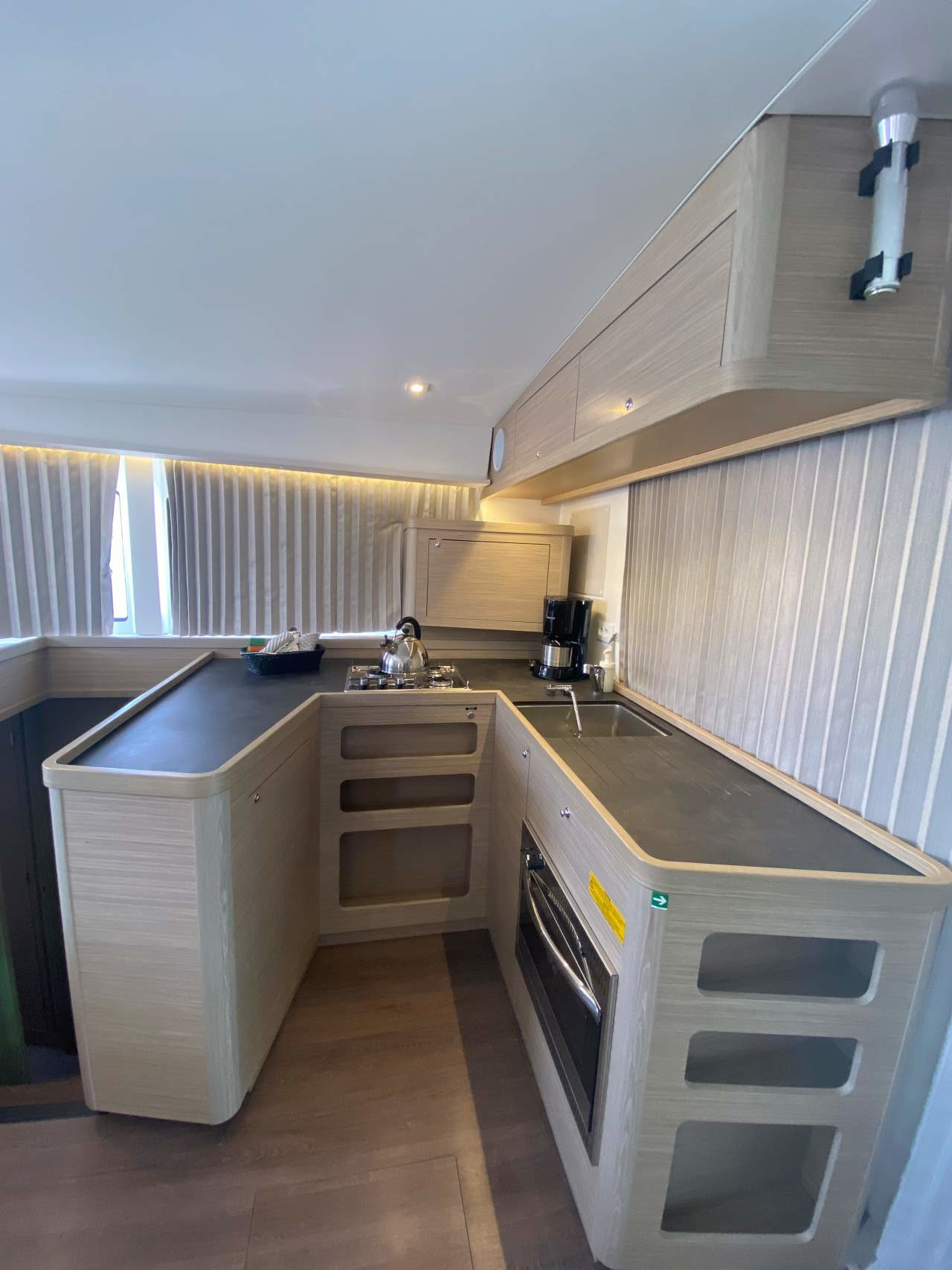 Lagoon 42 - 4 + 2 cab. — photo 22