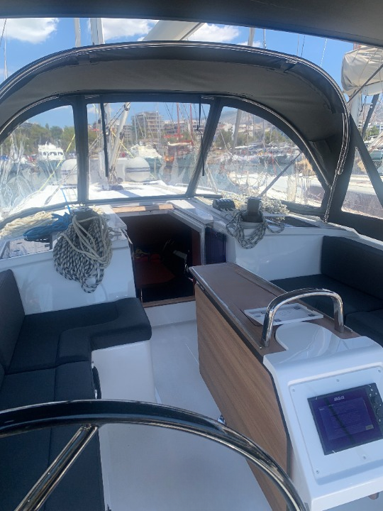 Bavaria C42 — photo 3