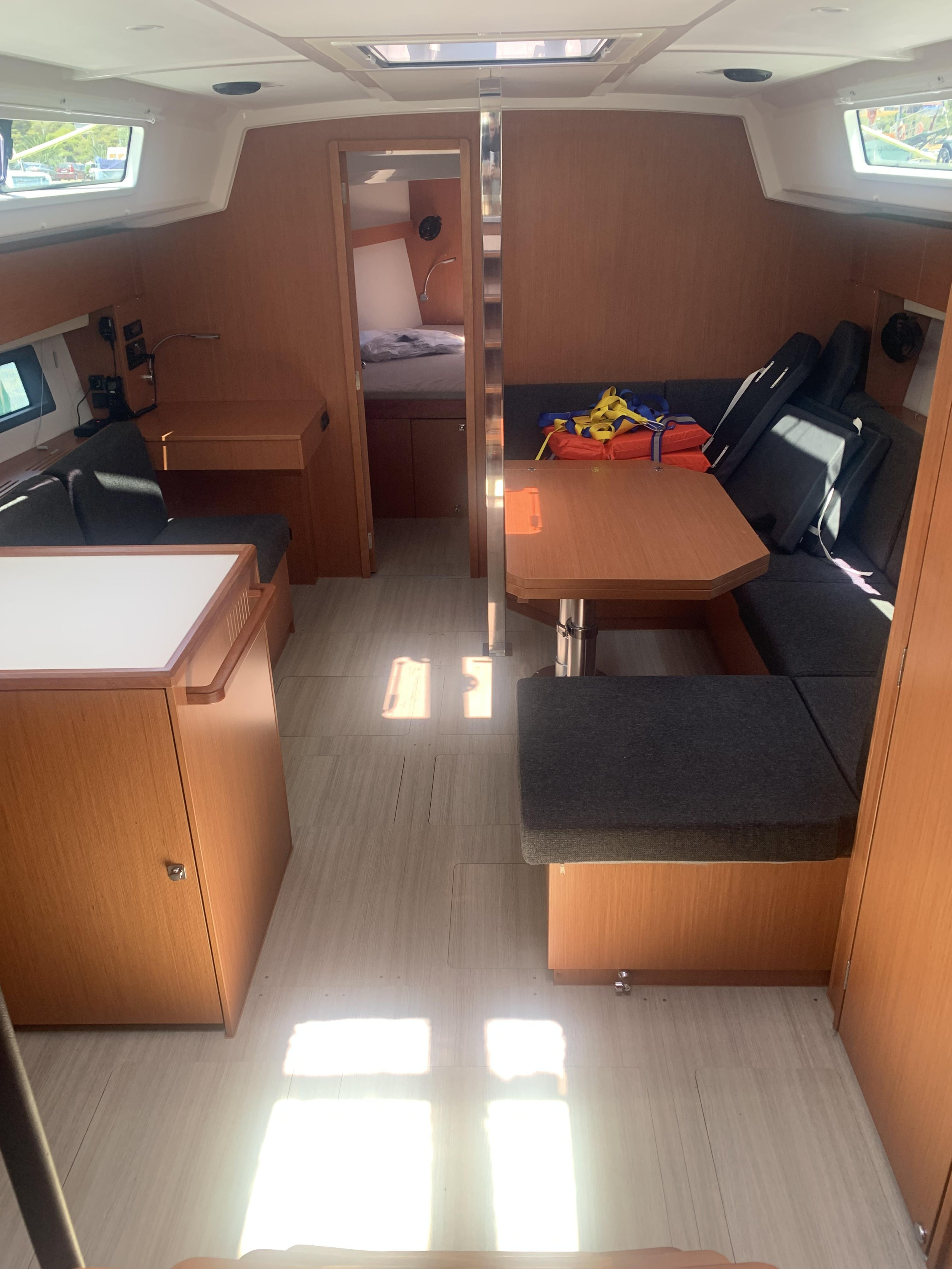 Bavaria C42 — photo 9