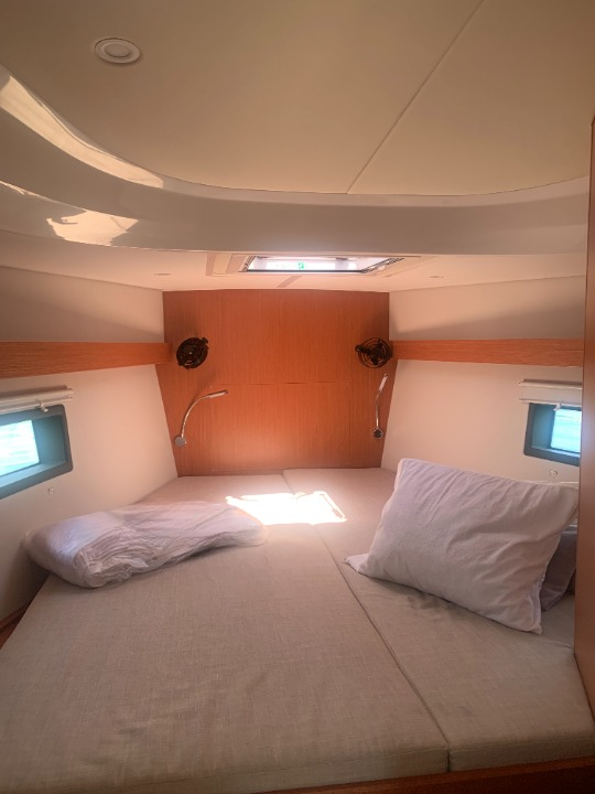 Bavaria C42 — photo 11