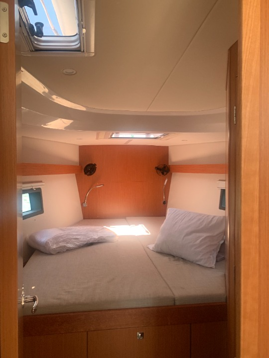 Bavaria C42 — photo 12