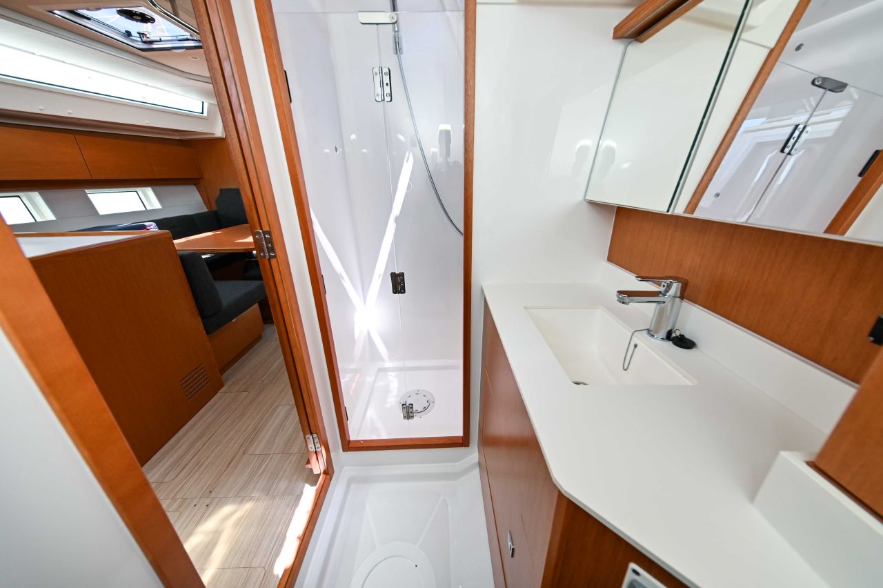 Bavaria C45 - 3 cab. — photo 23