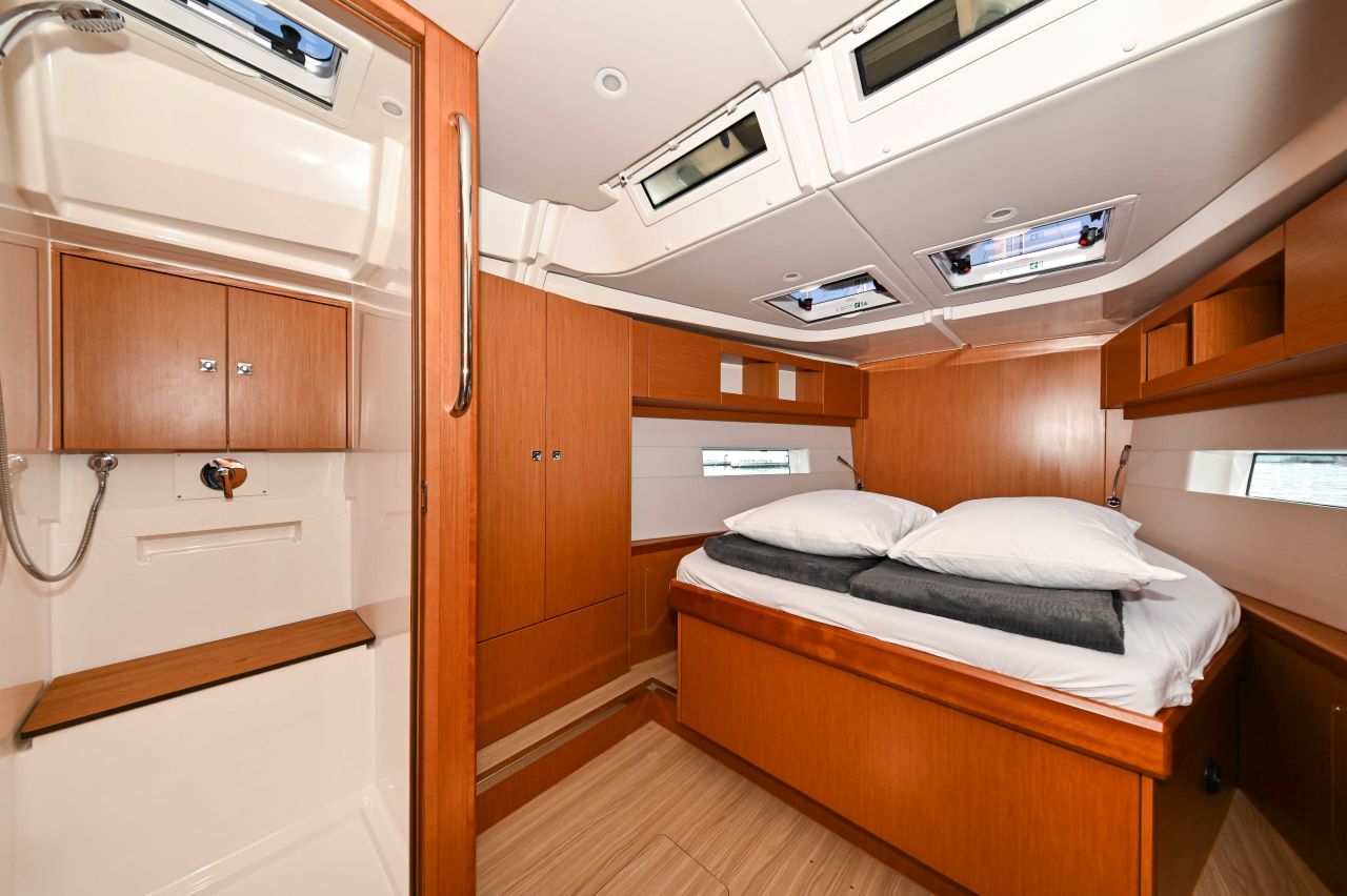 Bavaria C45 - 3 cab. — photo 24