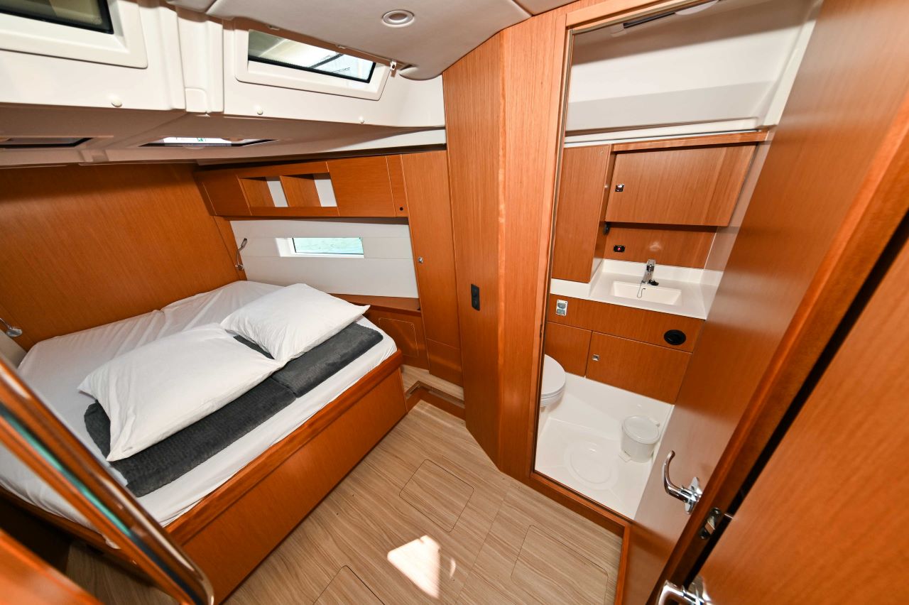 Bavaria C45 - 3 cab. — photo 25