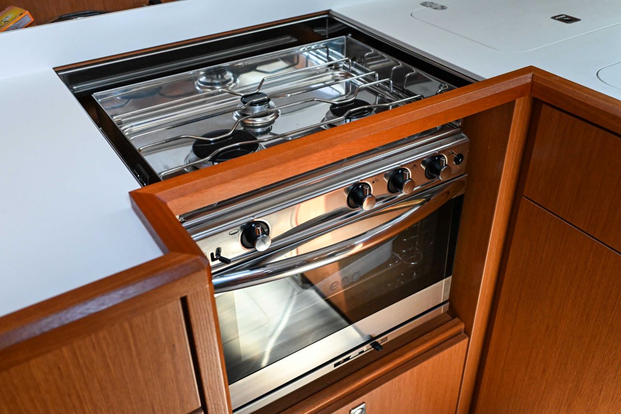 Bavaria C45 - 3 cab. — photo 32