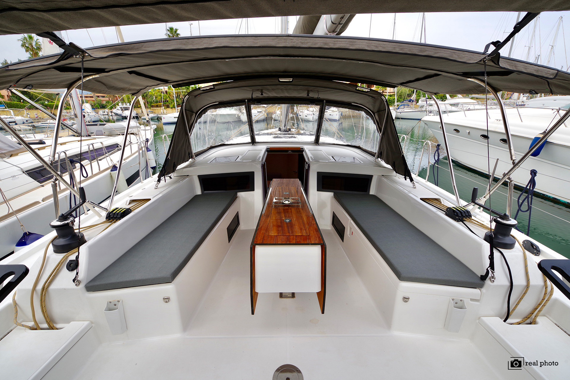 Dufour 470 - 5 + 1 cab. — photo 4