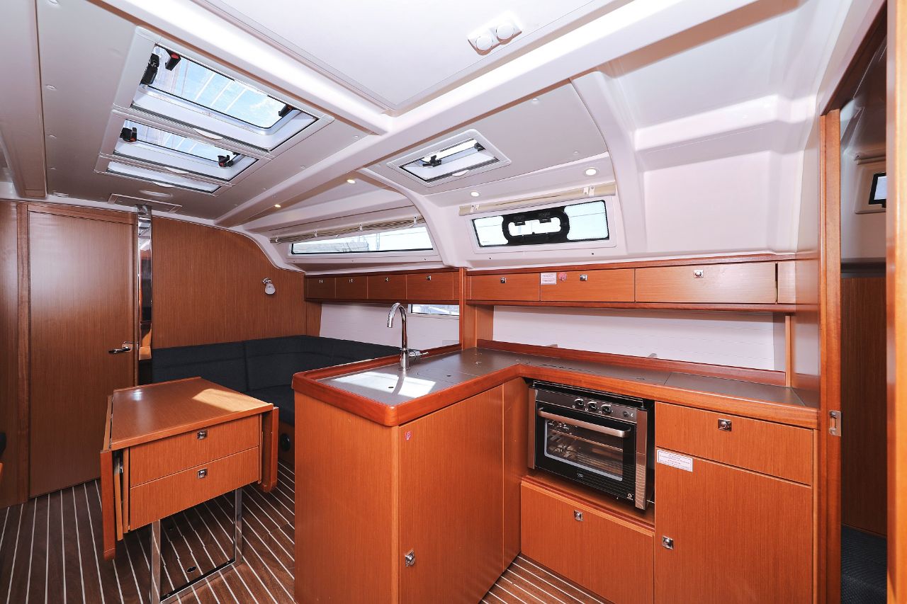 Bavaria Cruiser 37 - 3 cab. — photo 32