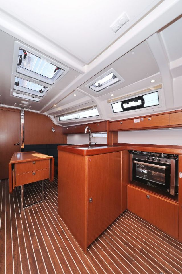 Bavaria Cruiser 37 - 3 cab. — photo 33