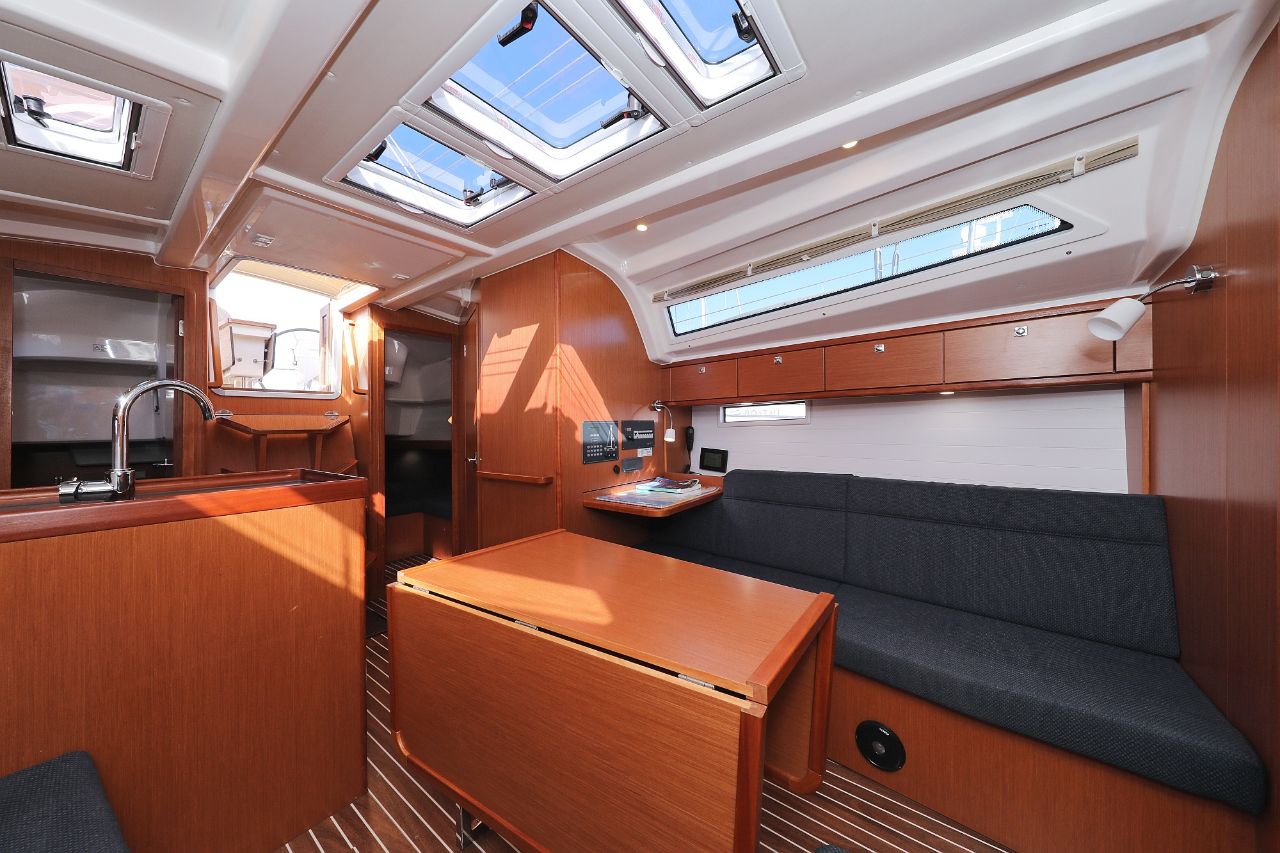Bavaria Cruiser 37 - 3 cab. — photo 38
