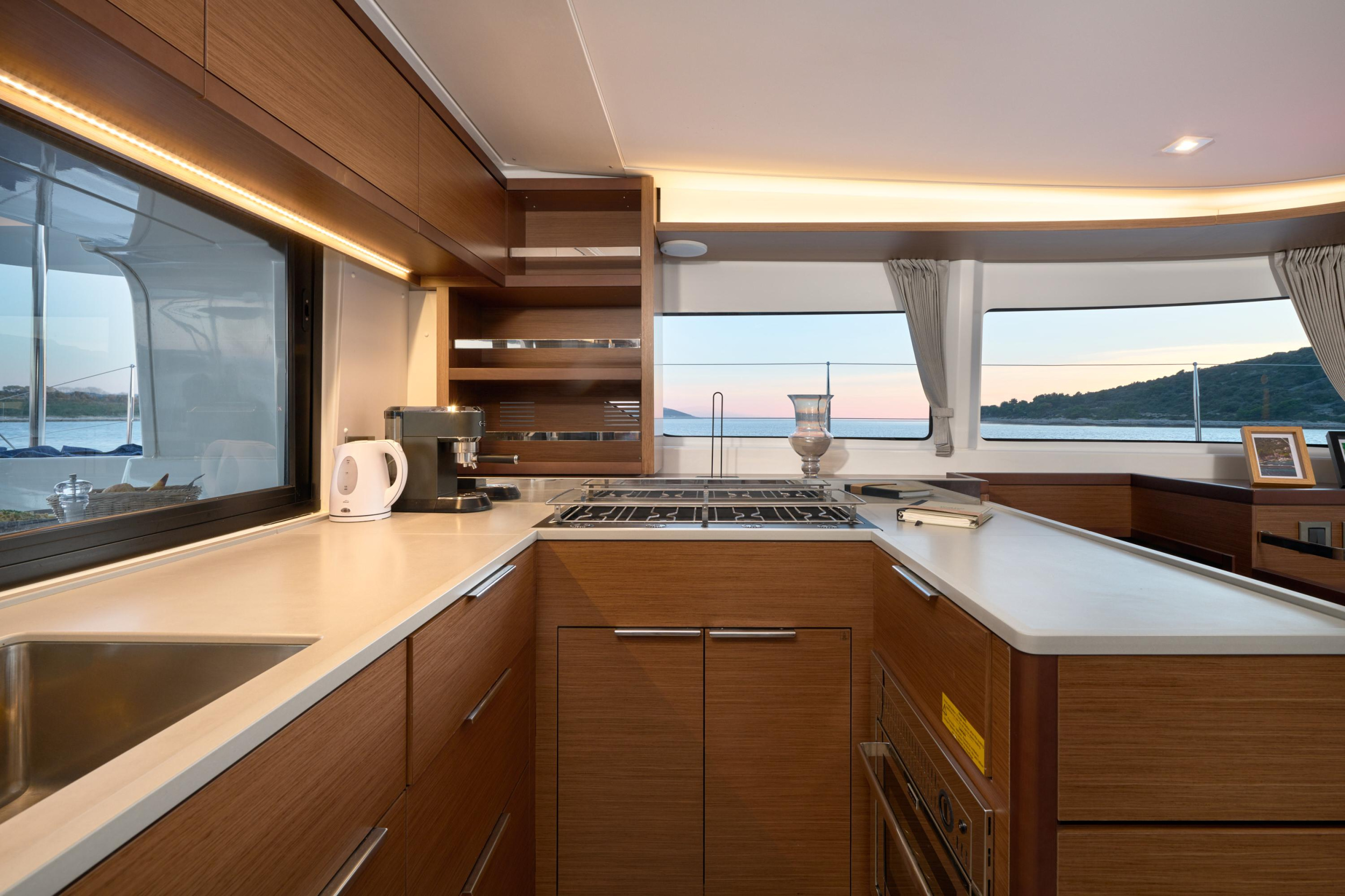 Lagoon 46 - 4 + 2 cab. — photo 16