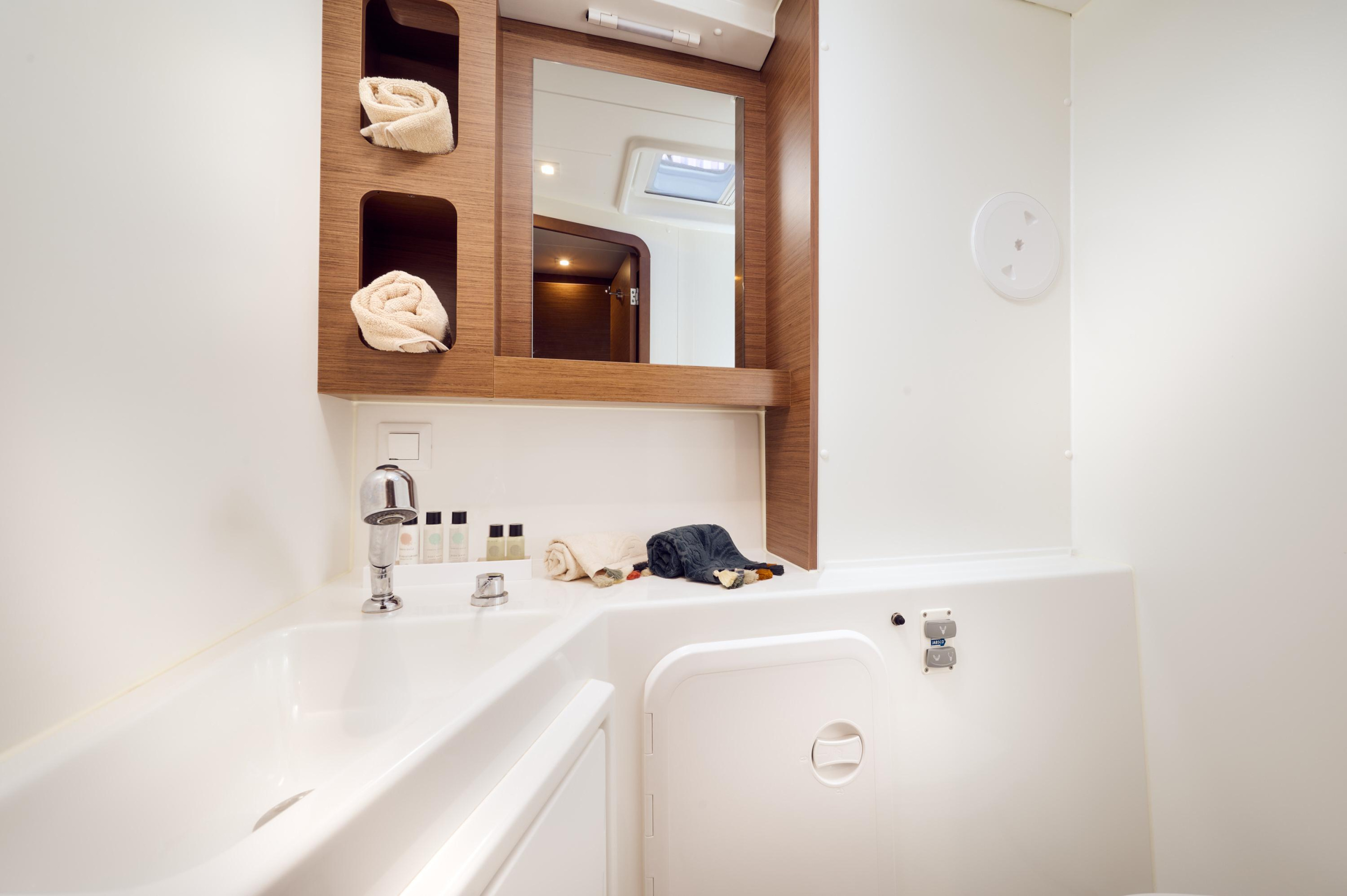 Lagoon 46 - 4 + 2 cab. — photo 19