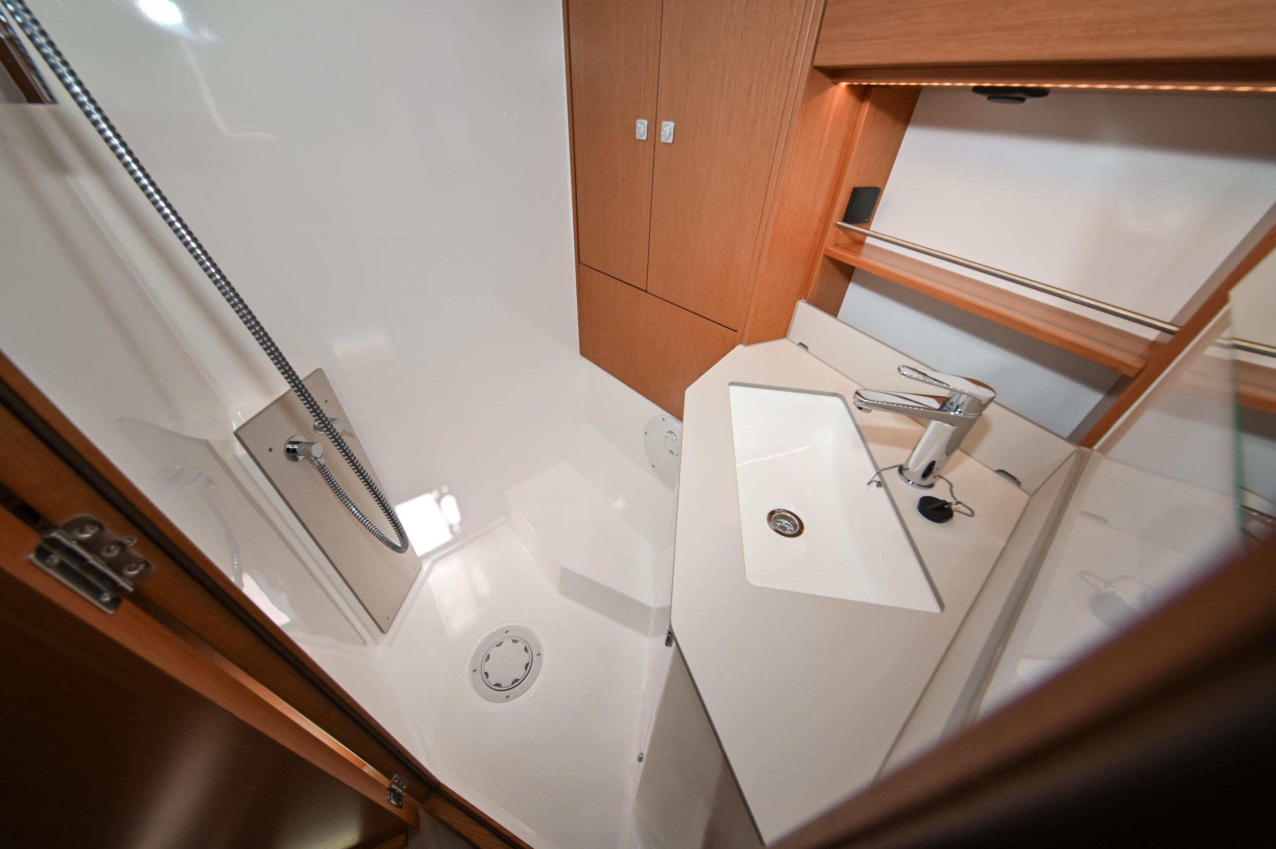 Bavaria C46 - 4 cab. — photo 27