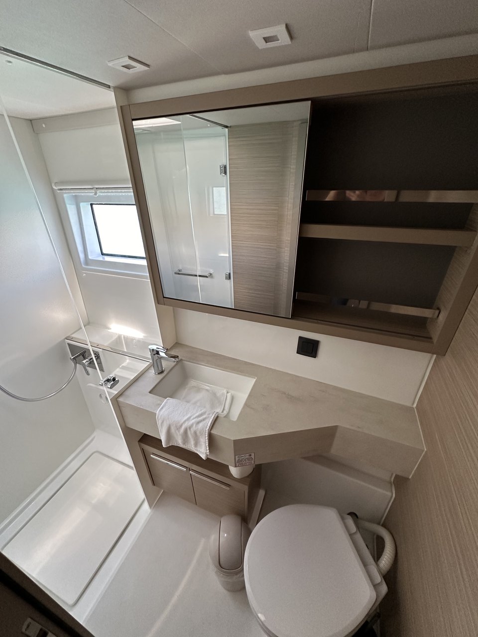 Lagoon 46 - 4 + 2 cab. — photo 20