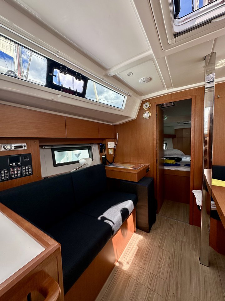 Bavaria C38 — photo 7