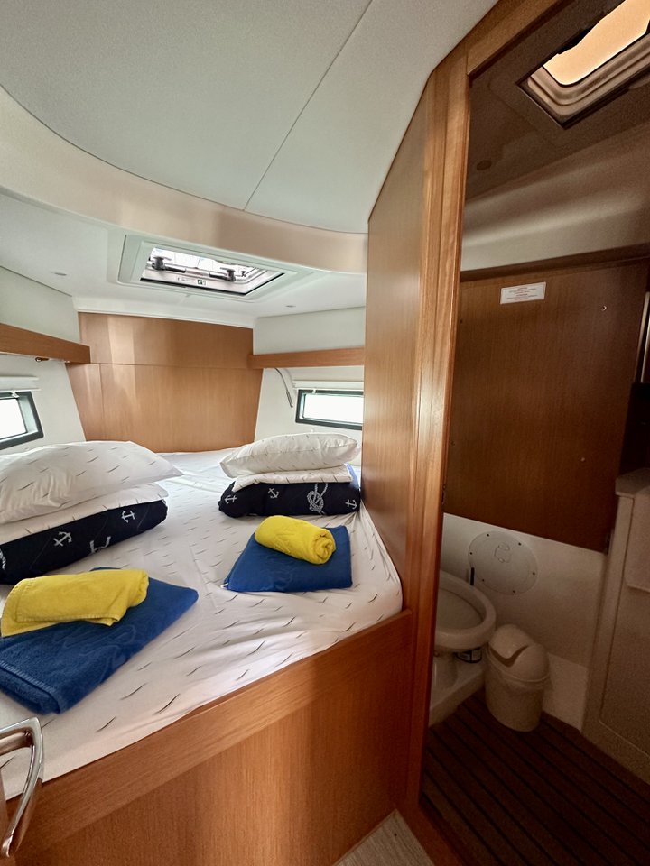 Bavaria C38 — photo 10