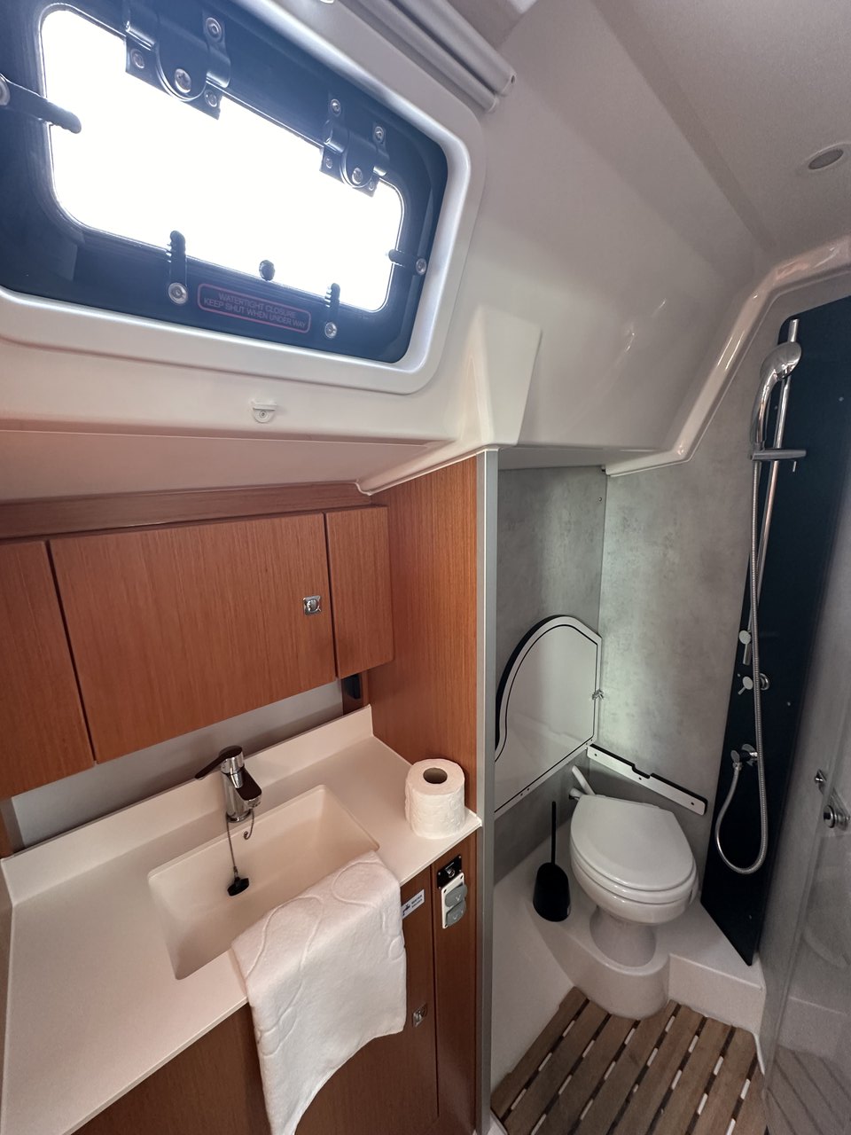 Bavaria C38 — photo 13