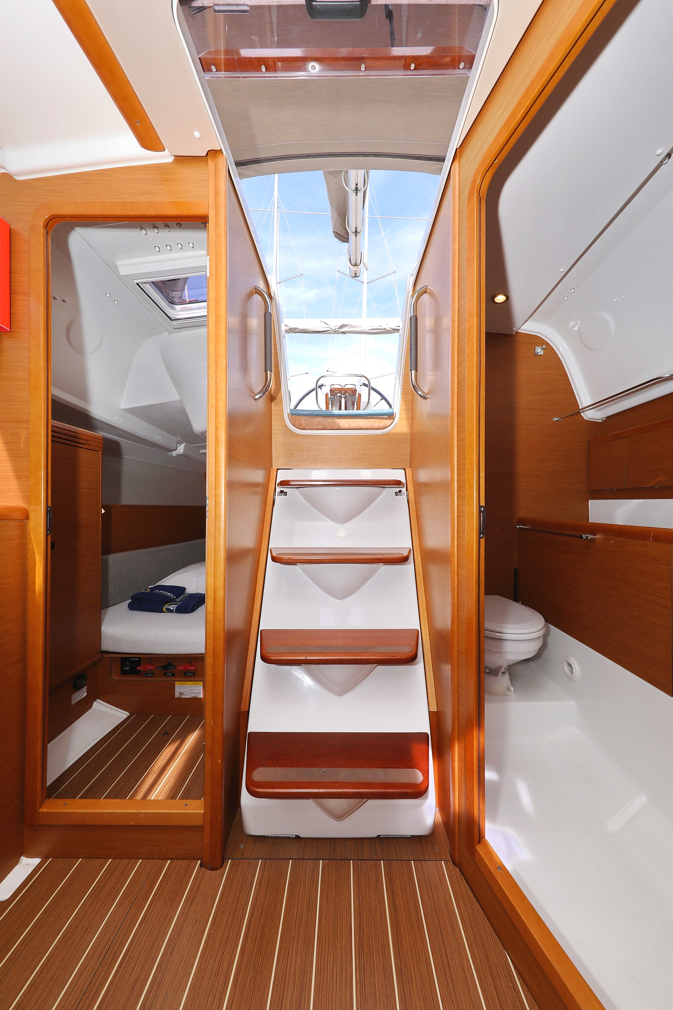 Sun Odyssey 33i - 2 cab. — photo 23