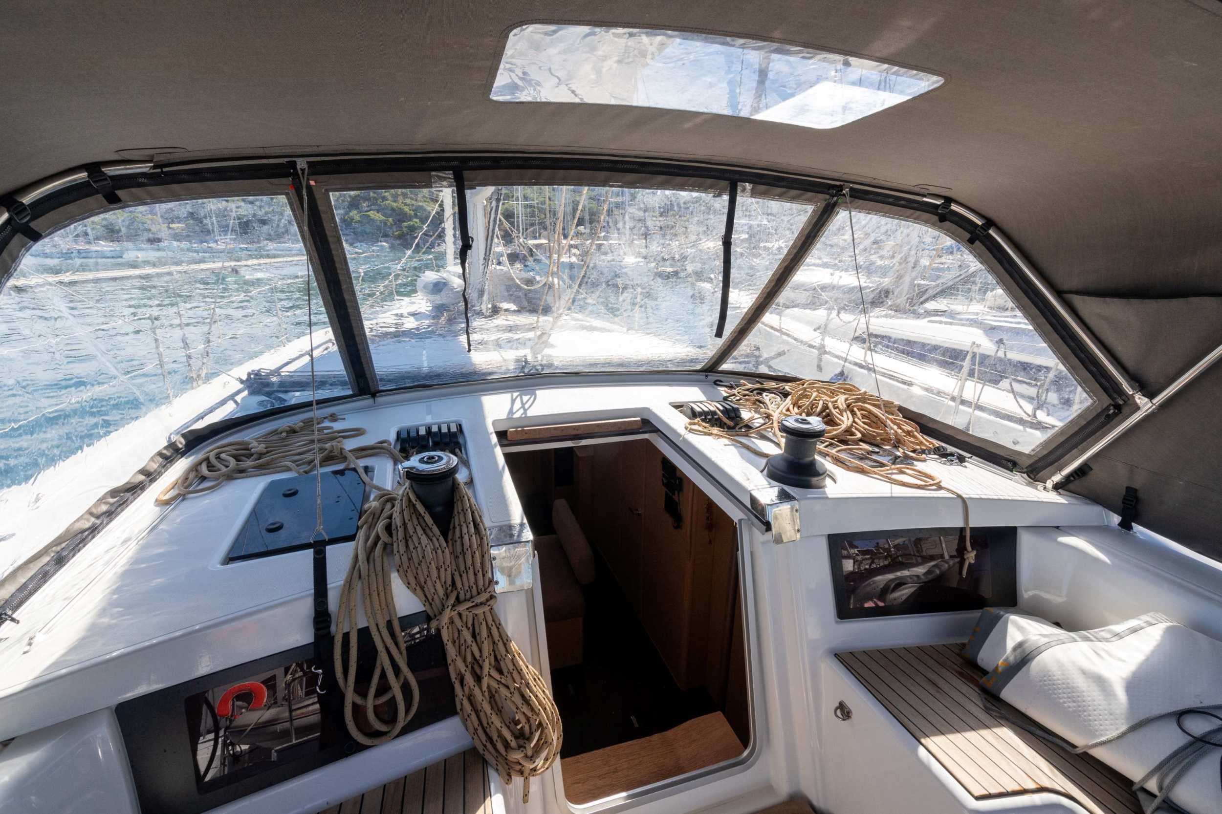 Dufour 530 Smart Electric - 5 + 1 cab. — photo 8