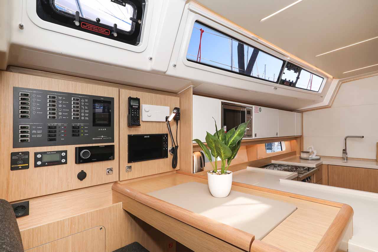 Bavaria C46 - 4 cab. — photo 19