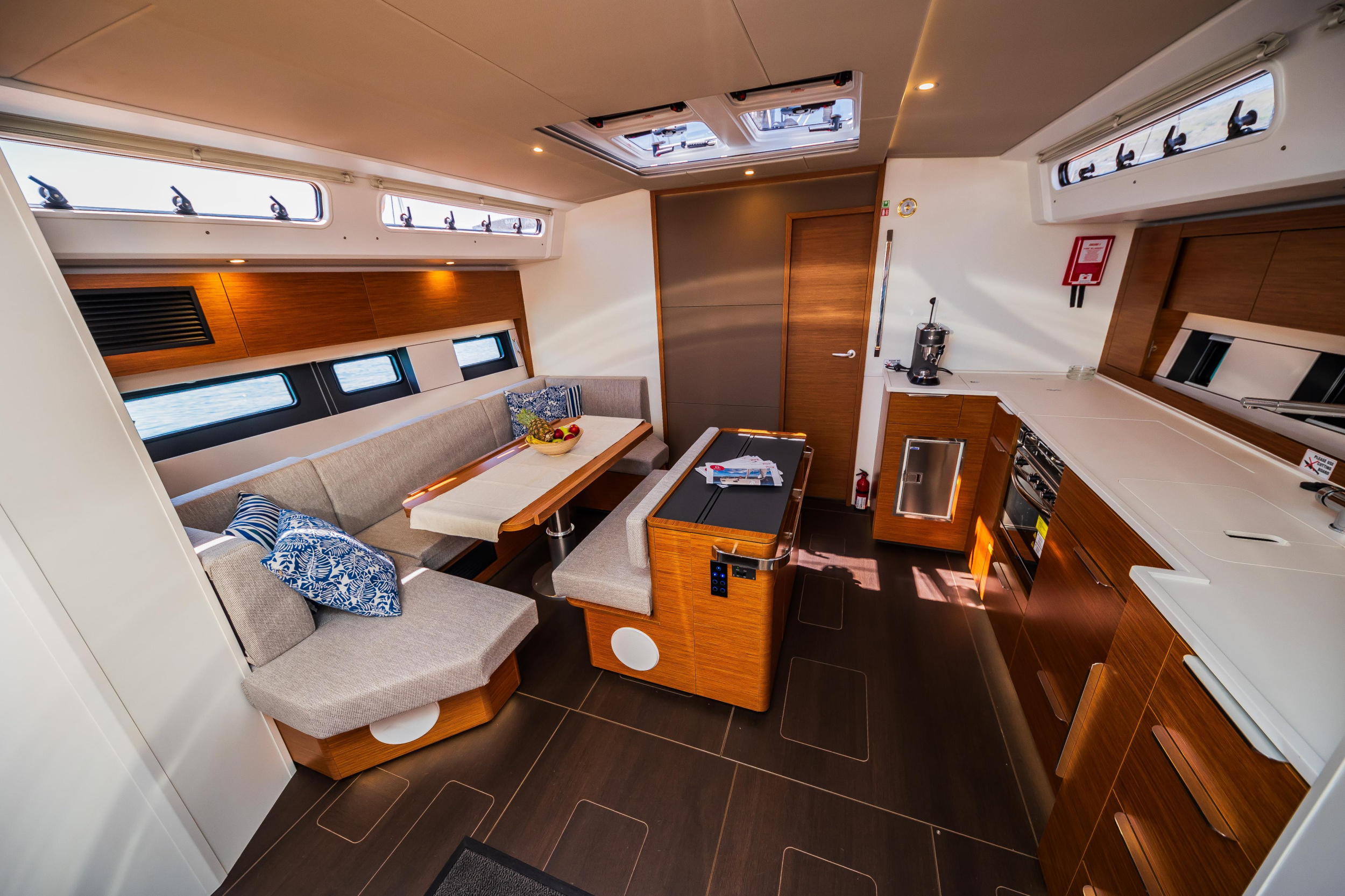 Hanse 510 - 4 + 1 cab. — photo 18