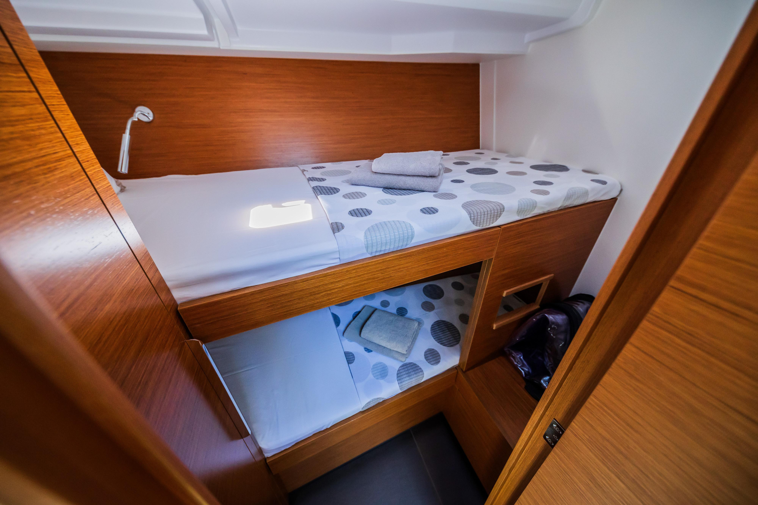 Hanse 510 - 4 + 1 cab. — photo 27