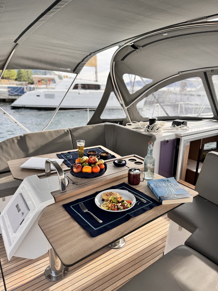 Bavaria C42 — photo 5