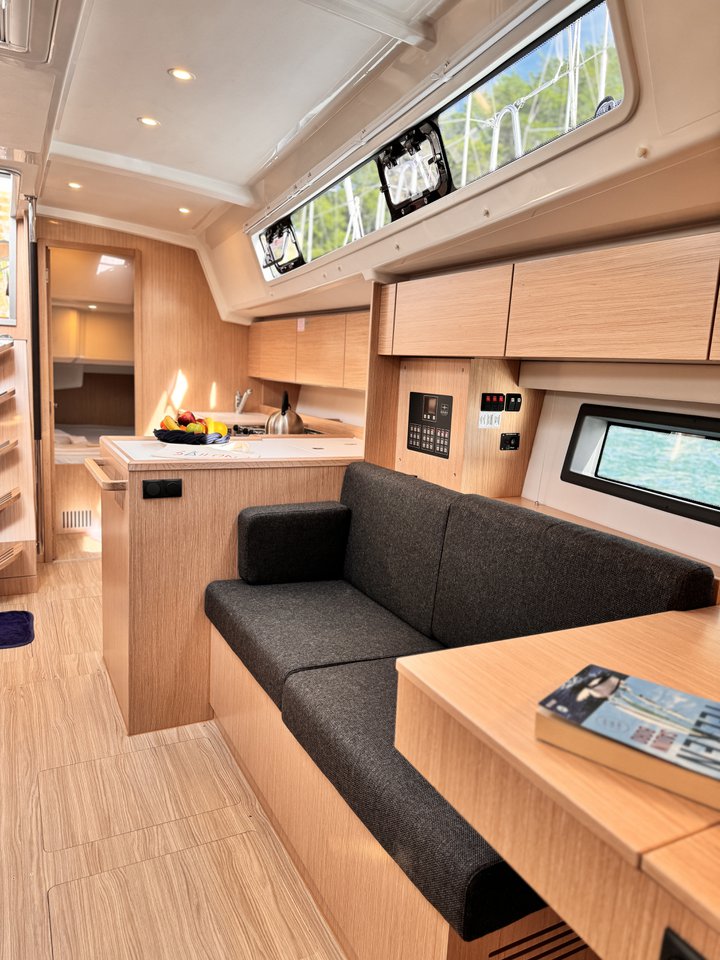 Bavaria C42 — photo 7