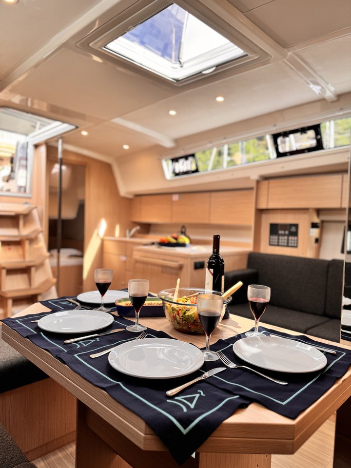 Bavaria C42 — photo 8