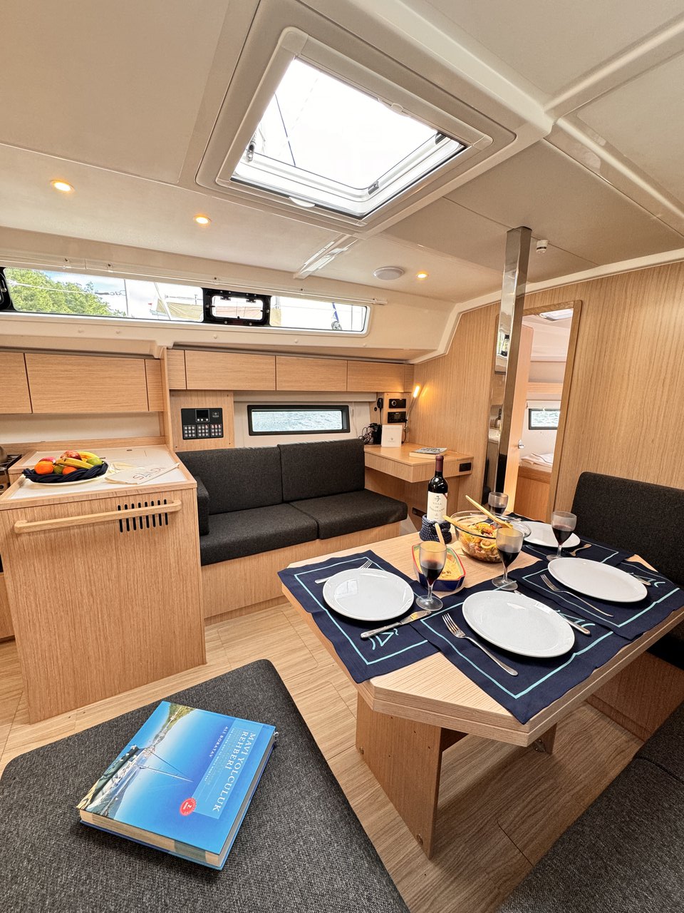 Bavaria C42 — photo 9