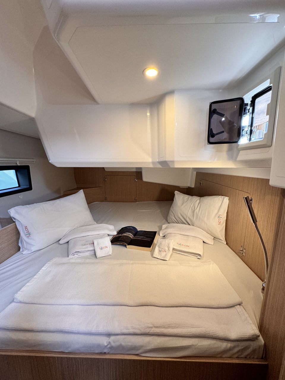 Bavaria C42 — photo 10
