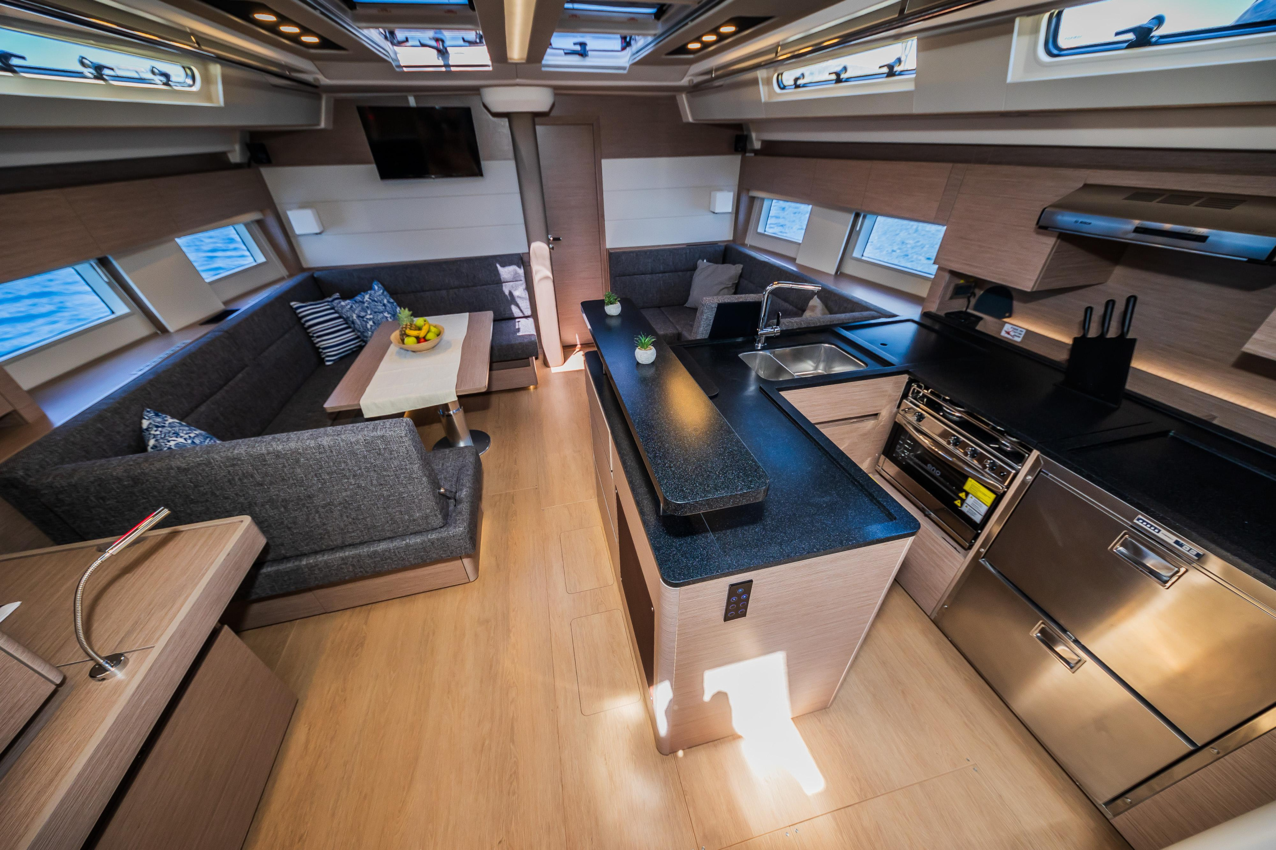 Hanse 588 - 3 + 1 cab. — photo 21