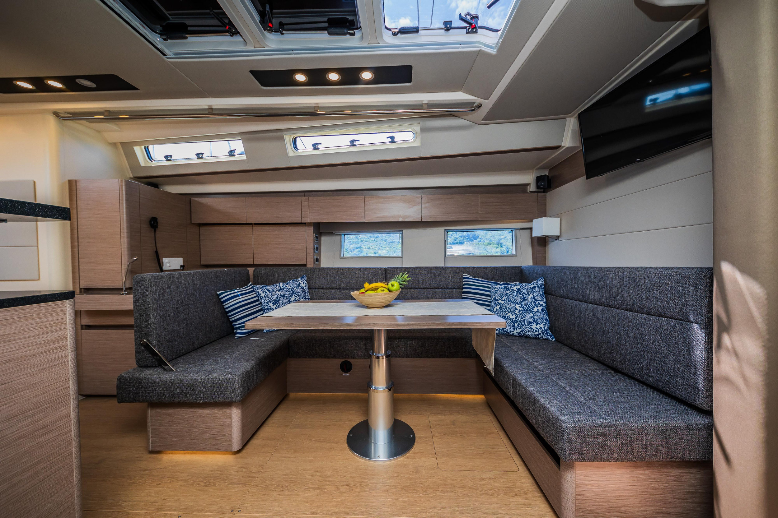 Hanse 588 - 3 + 1 cab. — photo 22
