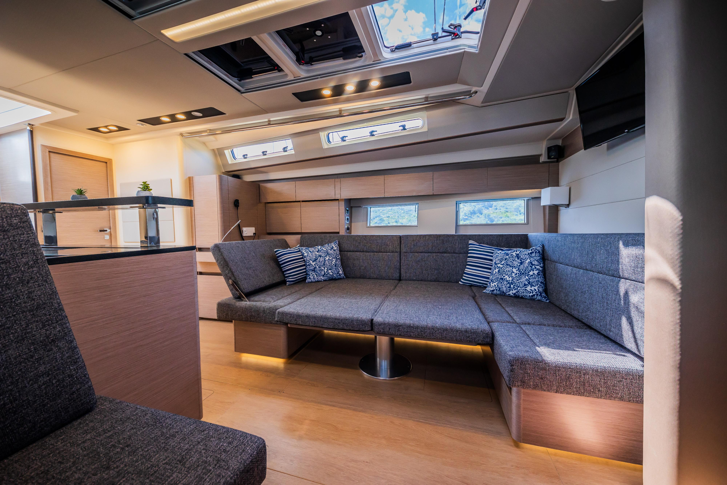 Hanse 588 - 3 + 1 cab. — photo 23