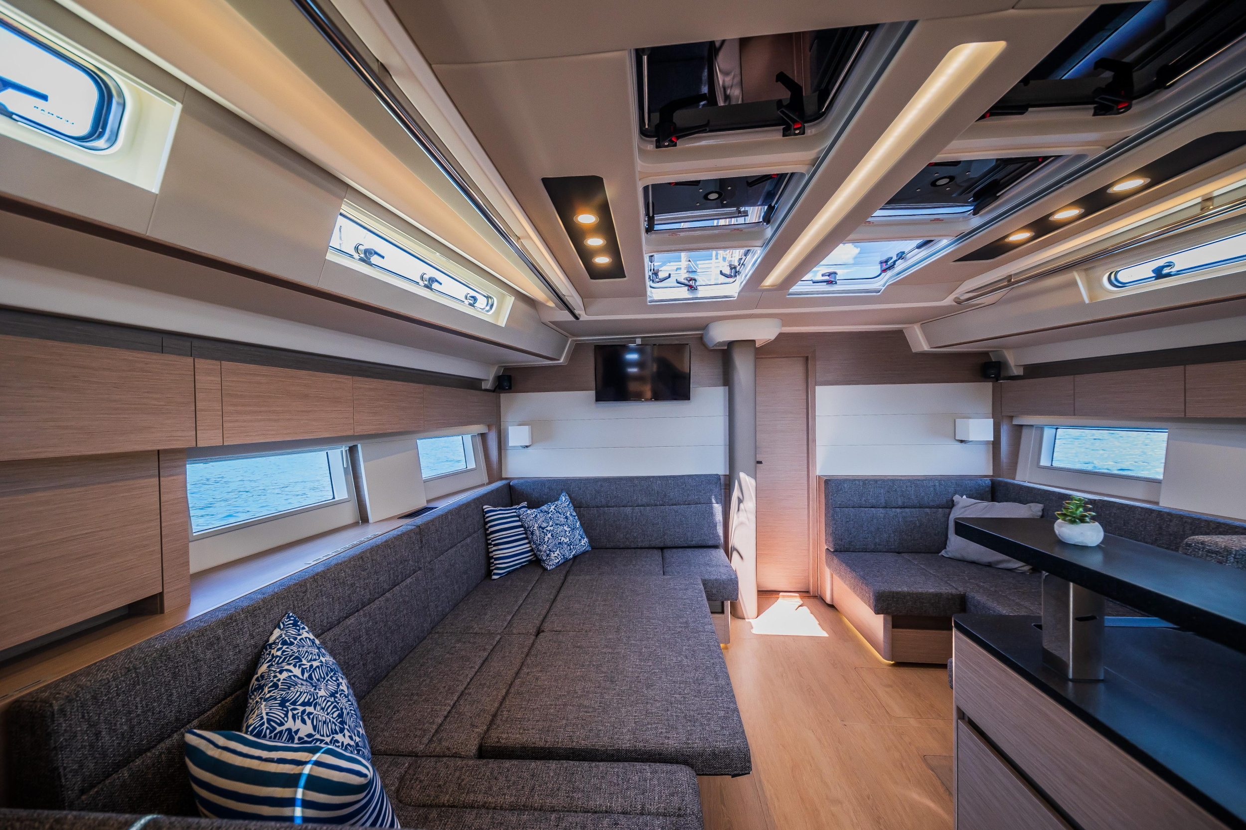Hanse 588 - 3 + 1 cab. — photo 24