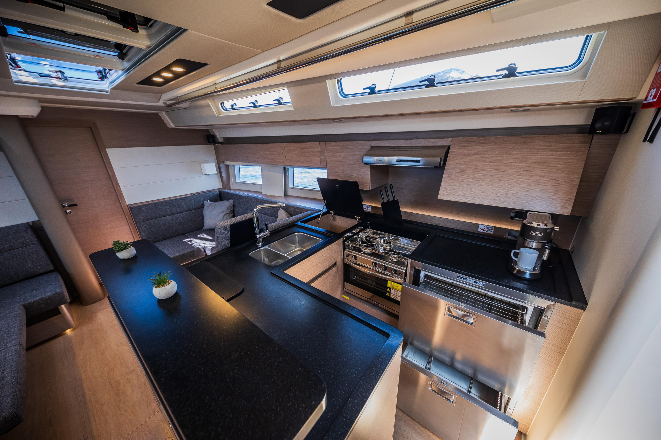 Hanse 588 - 3 + 1 cab. — photo 26