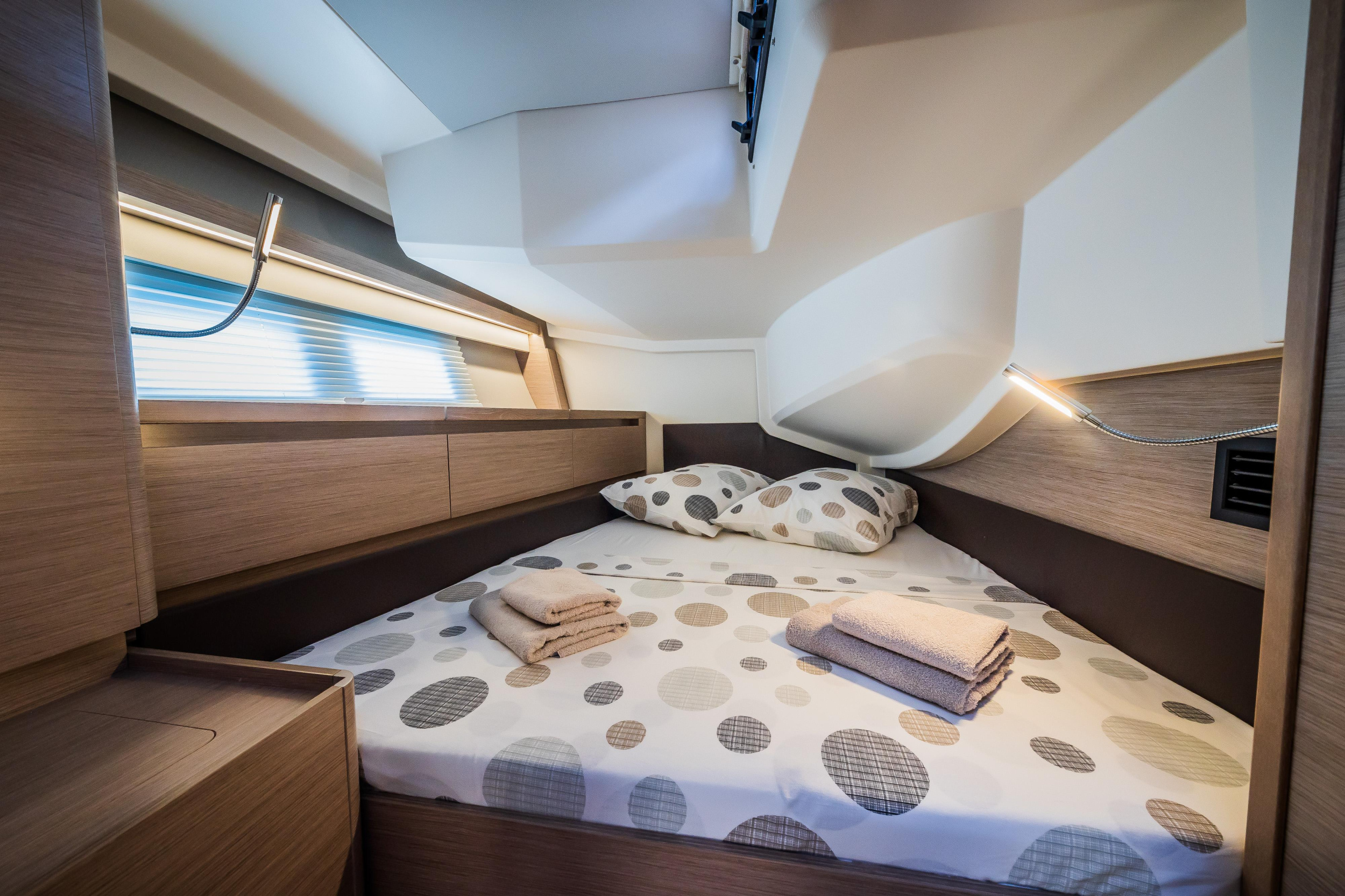 Hanse 588 - 3 + 1 cab. — photo 30