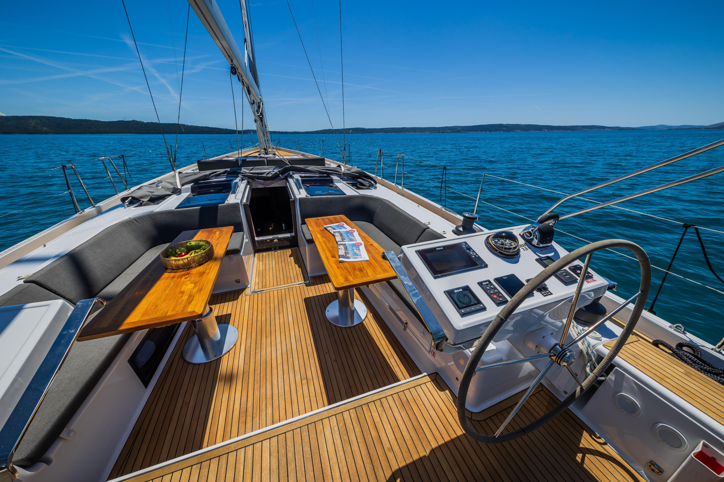 Hanse 588 - 5 + 1 cab. — photo 9