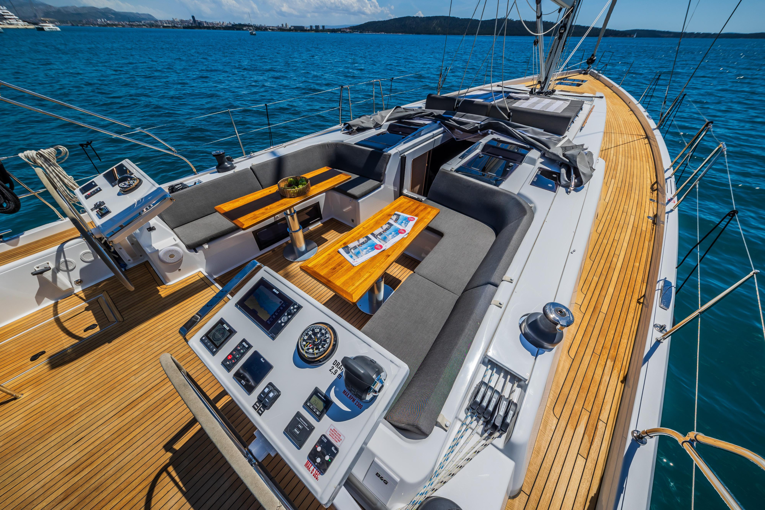 Hanse 588 - 5 + 1 cab. — photo 10