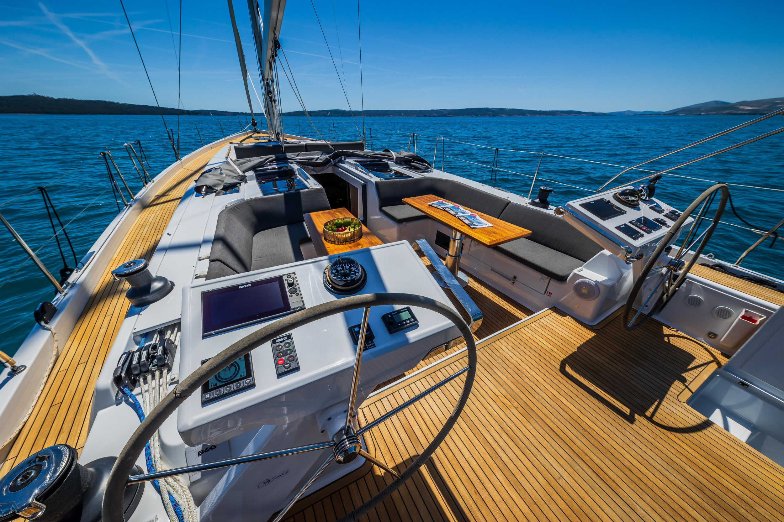 Hanse 588 - 5 + 1 cab. — photo 18