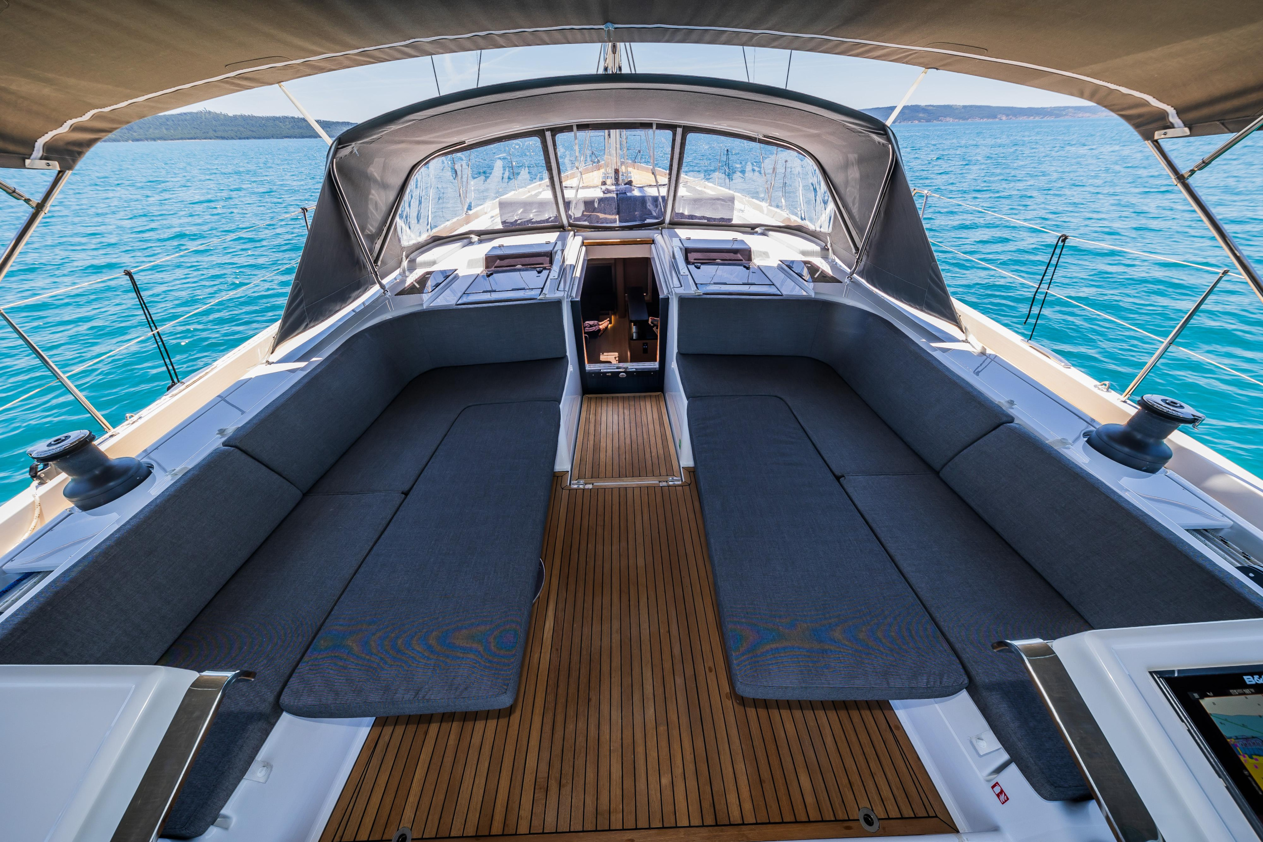 Hanse 588 - 5 + 1 cab. — photo 21