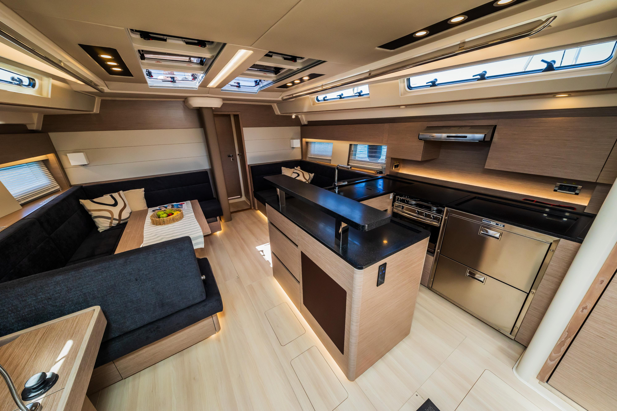 Hanse 588 - 5 + 1 cab. — photo 23