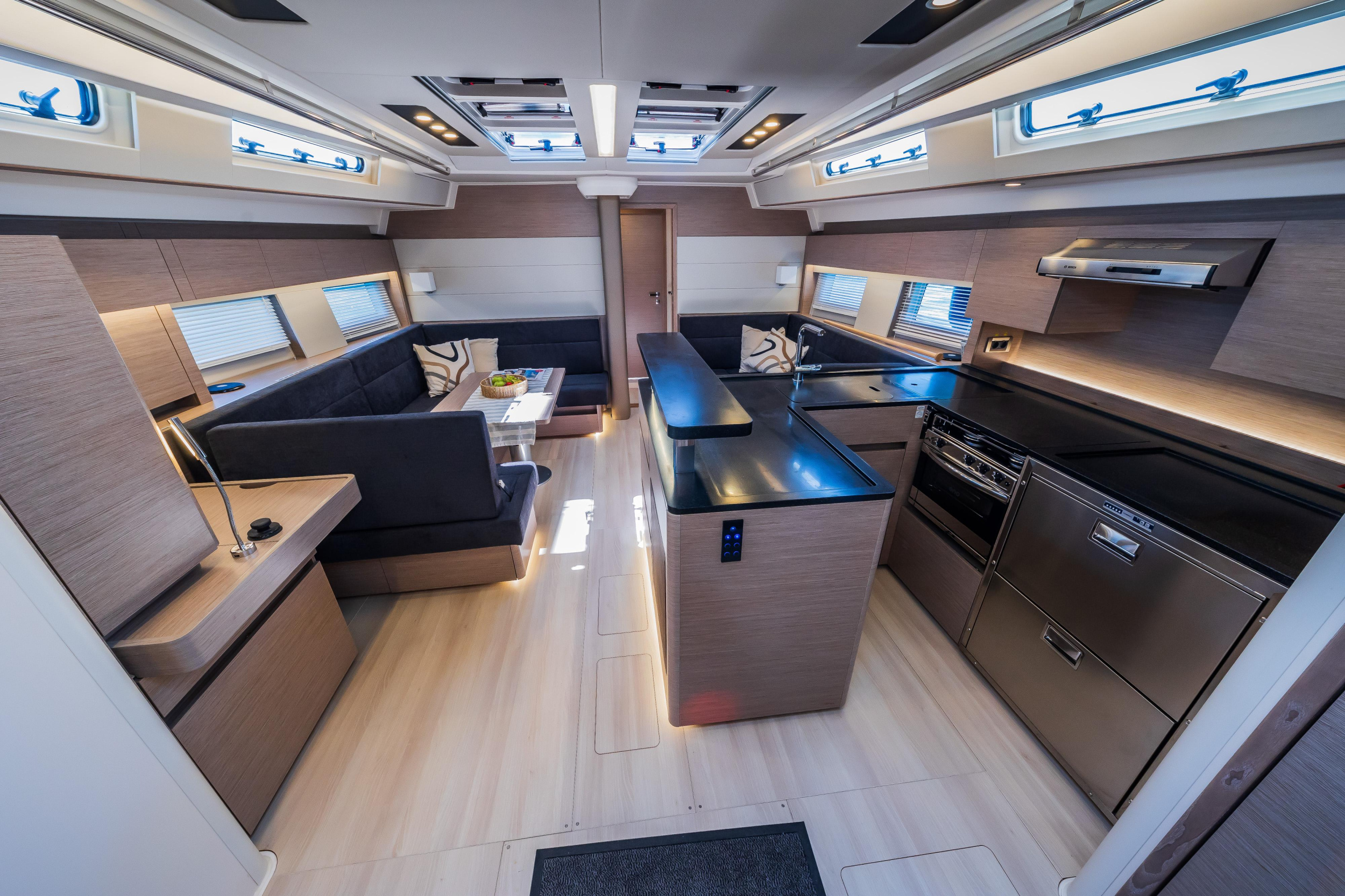 Hanse 588 - 5 + 1 cab. — photo 24