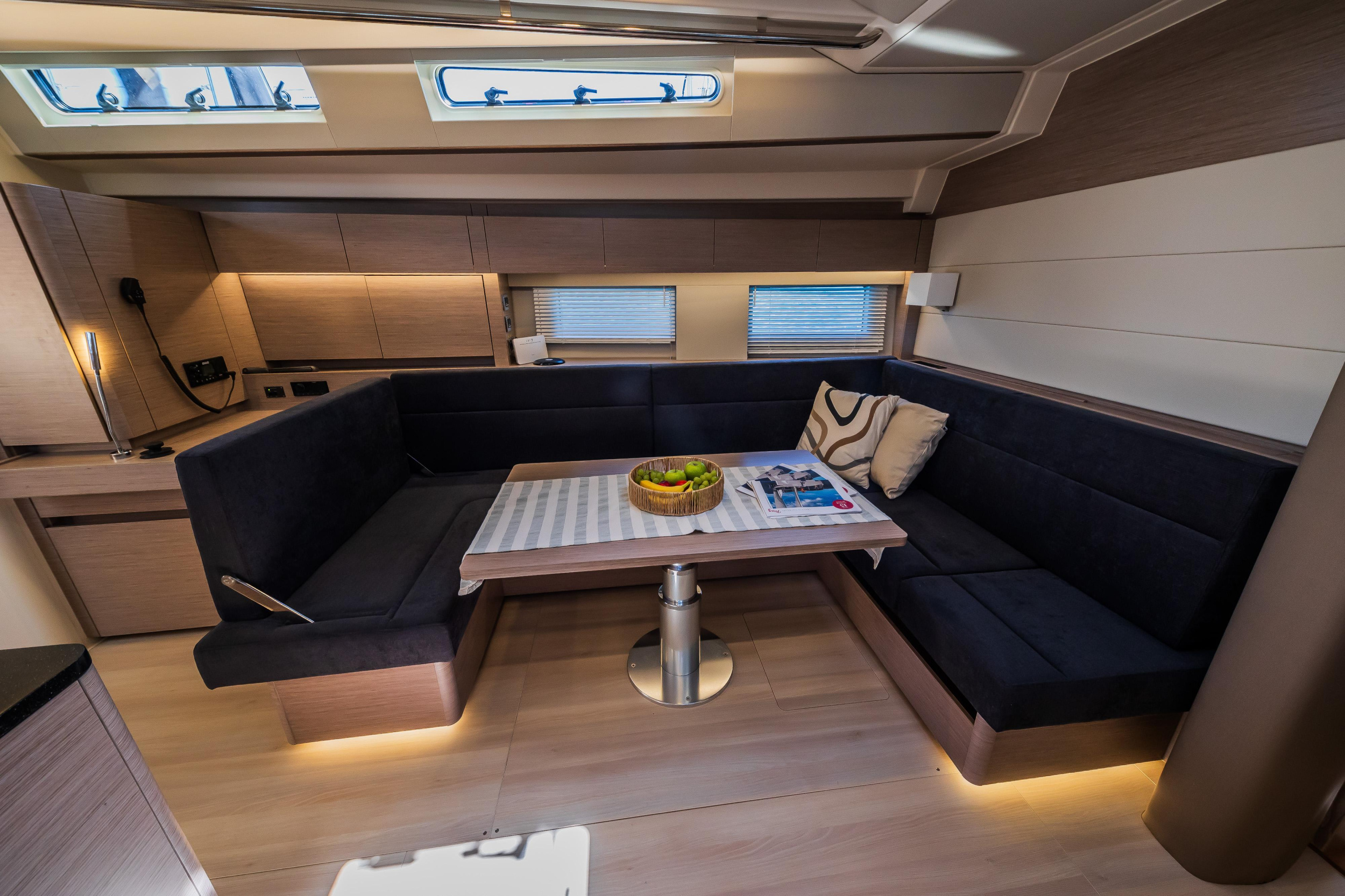 Hanse 588 - 5 + 1 cab. — photo 31