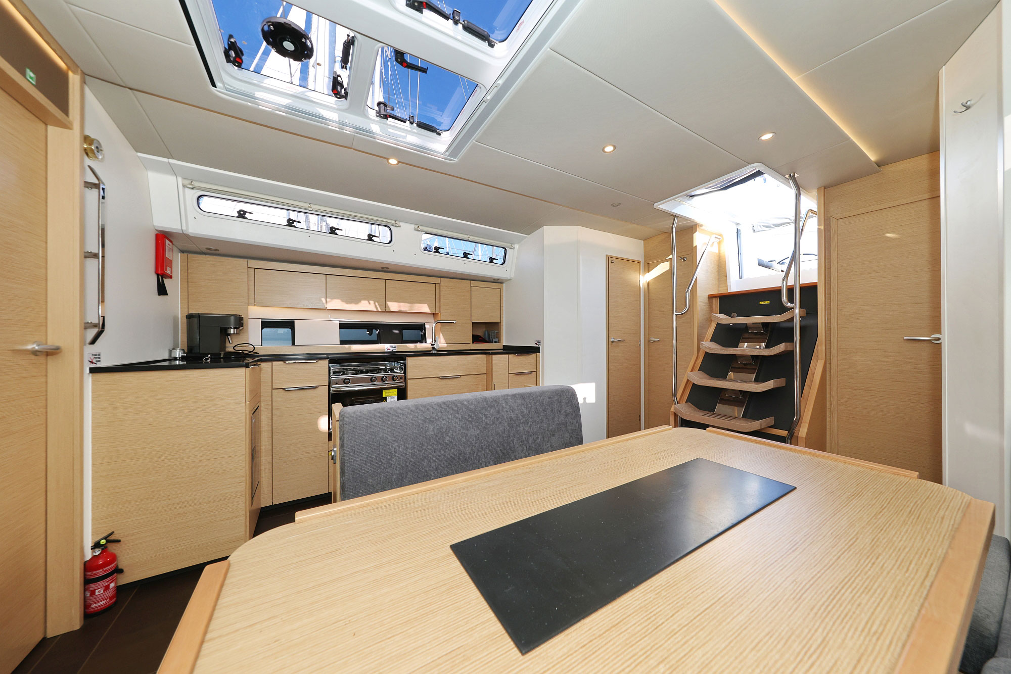Hanse 510 - 4 + 1 cab. — photo 19