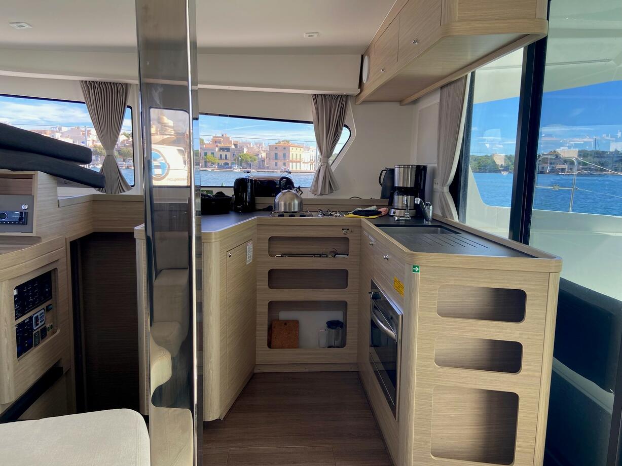 Lagoon 42 - 4 + 2 cab. — photo 9