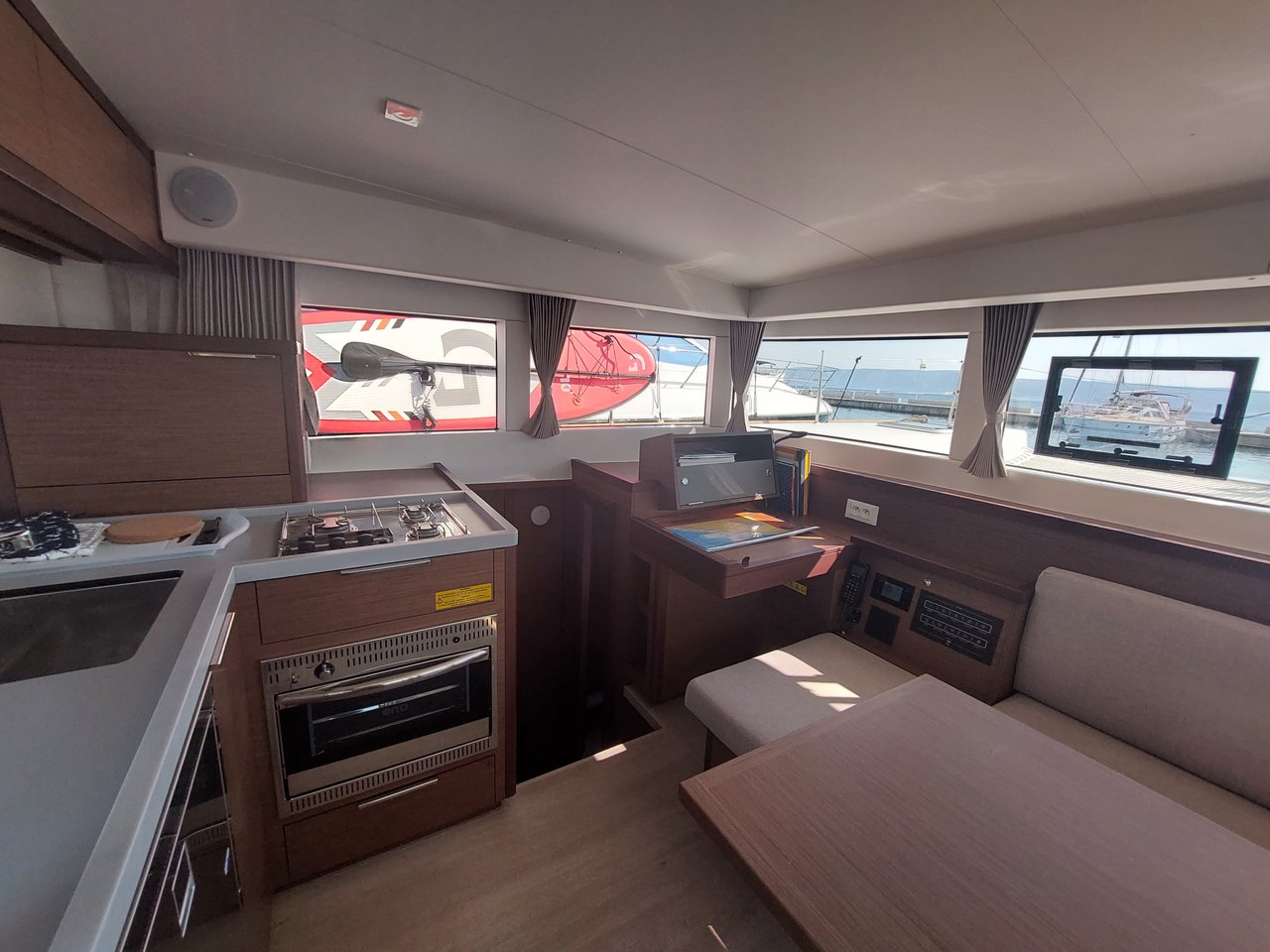 Lagoon 40 - 4 + 1 cab. — photo 9