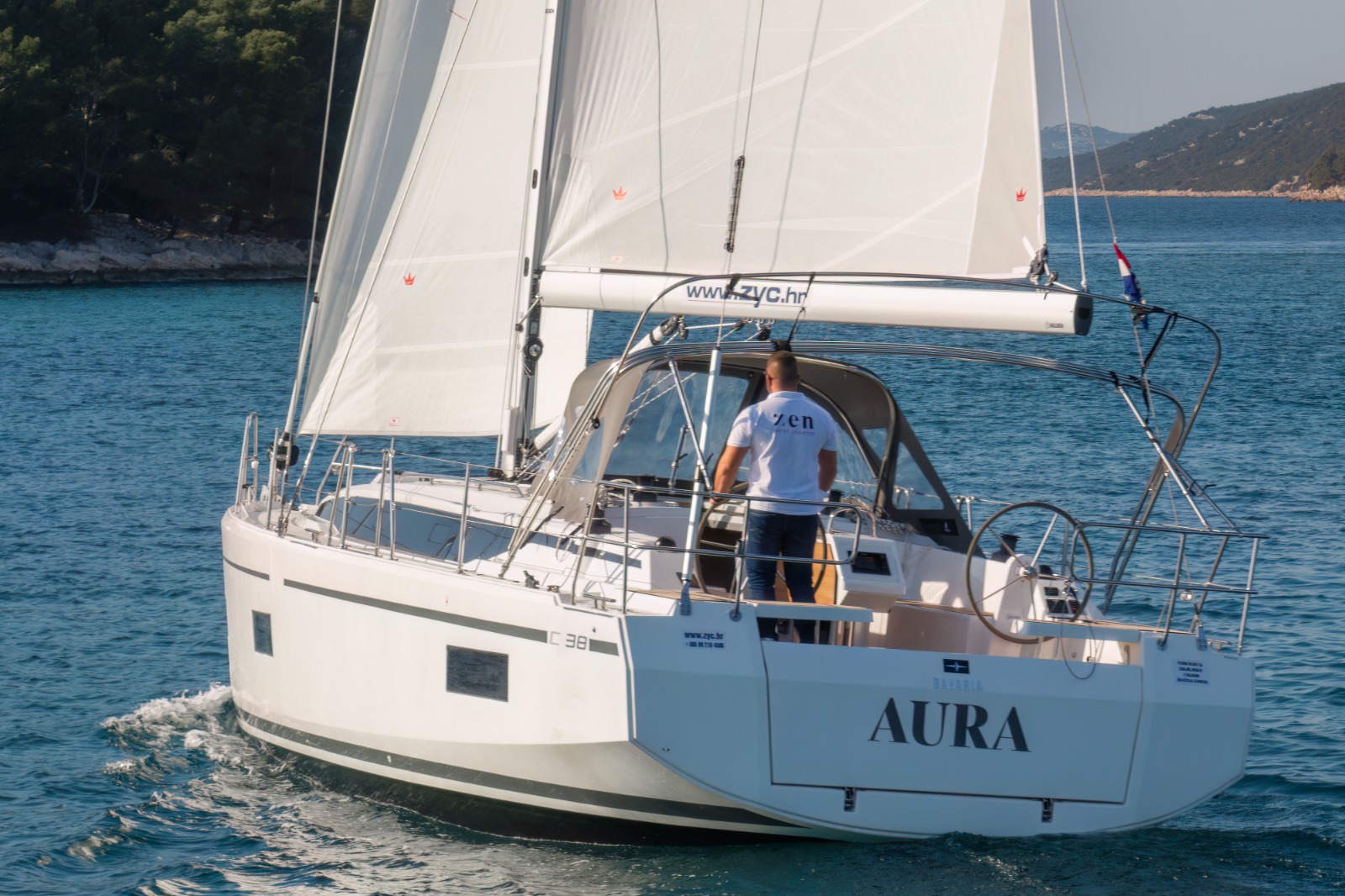 Bavaria C38 — photo 5