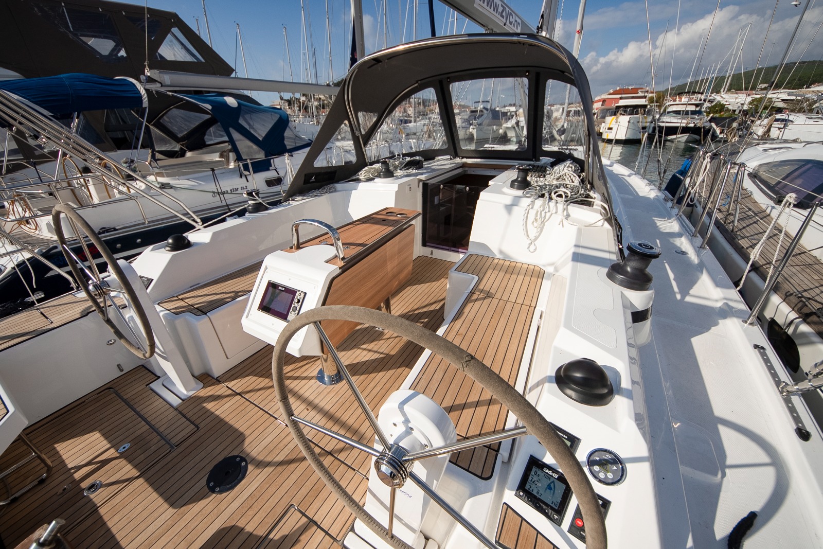 Bavaria C38 — photo 11