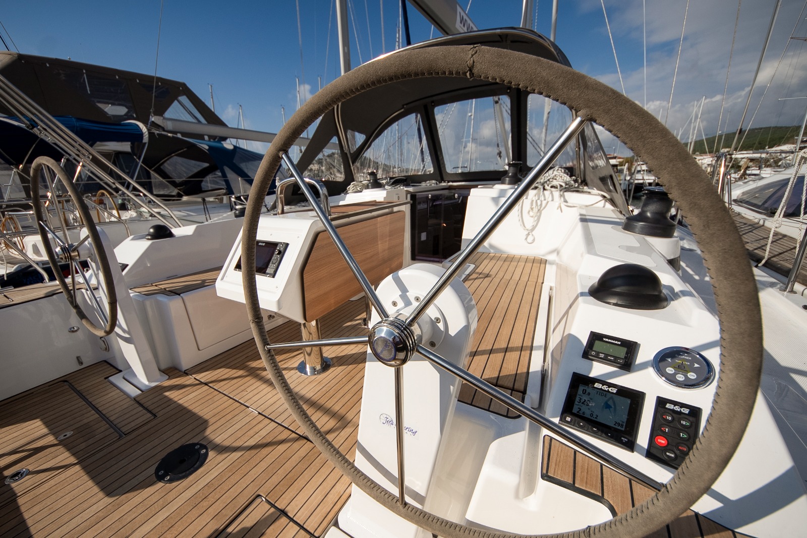 Bavaria C38 — photo 12